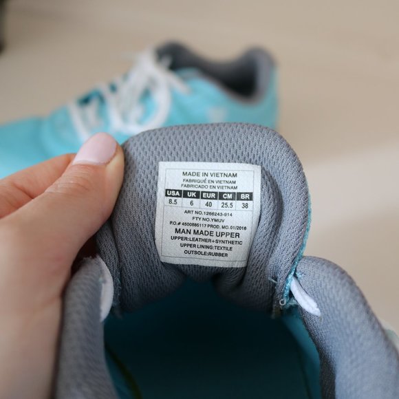 UnderArmour Shoes - Picture 2 of 3